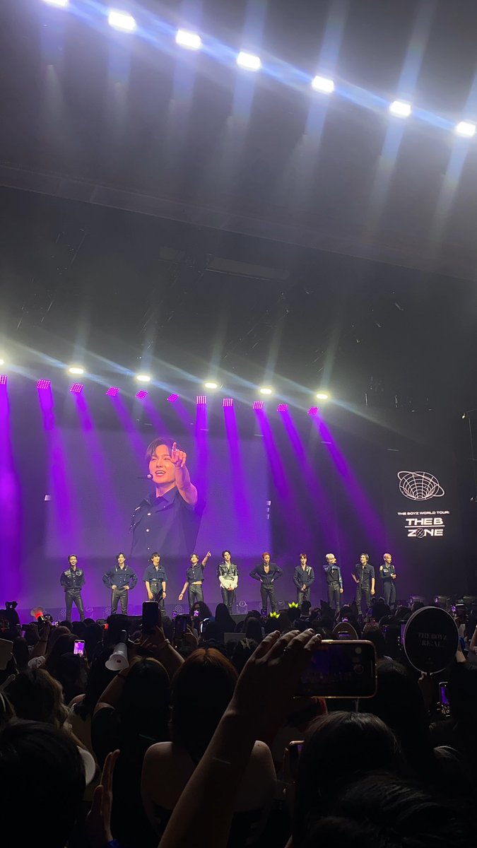 theboyzloops_'s tweet photo. 220529 #THEBOYZ The B Zone in LA, fan-taken photos; a thread 🧵

© to all owners ✨ https://t.co/vkUP3wWAO3