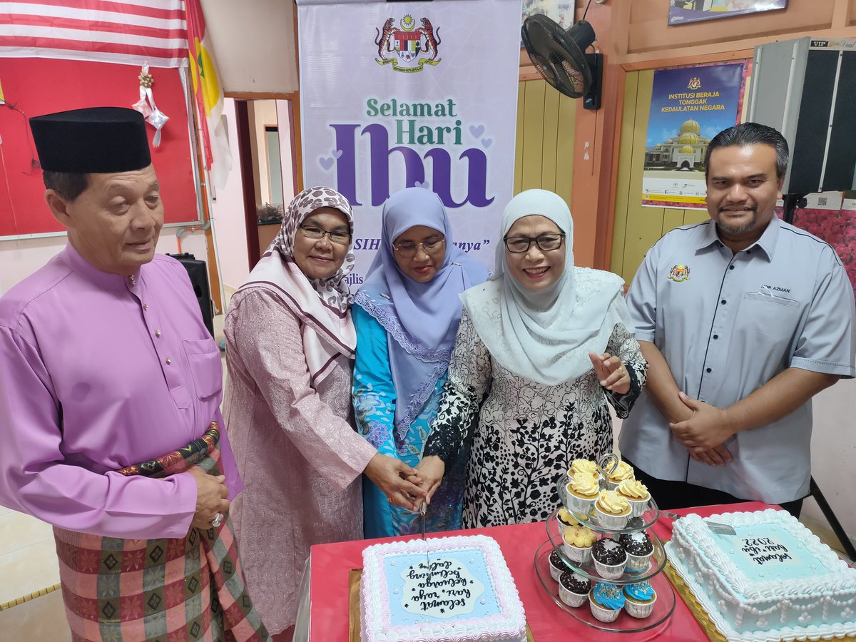 lppknmelaka's tweet photo. Majlis Sambutan Hari Ibu 2022 Sempena Kempen Kesedaran Kanser Reproduktif Wanita (WcaRe) Jelajah Kasih Keluarga Malaysia Peringkat Negeri Melaka. Majlis dirasmikan oleh YB Hjh Kalsom Noordin, Exco Hal Ehwal Wanita, Pembangunan Keluarga dan Kebajikan Negeri Melaka. https://t.co/0m7OW7FPbY