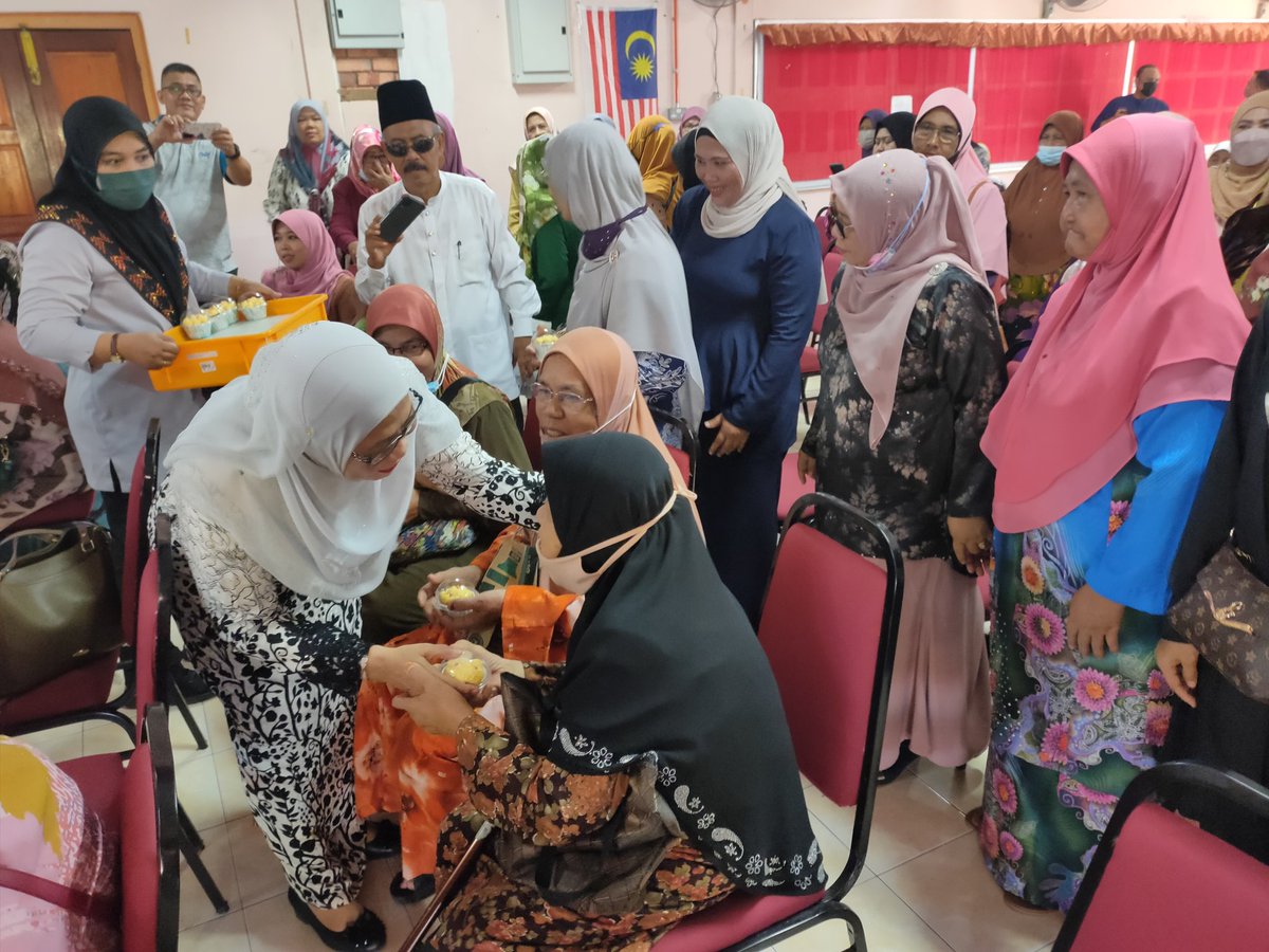 lppknmelaka's tweet photo. Majlis Sambutan Hari Ibu 2022 Sempena Kempen Kesedaran Kanser Reproduktif Wanita (WcaRe) Jelajah Kasih Keluarga Malaysia Peringkat Negeri Melaka. Majlis dirasmikan oleh YB Hjh Kalsom Noordin, Exco Hal Ehwal Wanita, Pembangunan Keluarga dan Kebajikan Negeri Melaka. https://t.co/0m7OW7FPbY