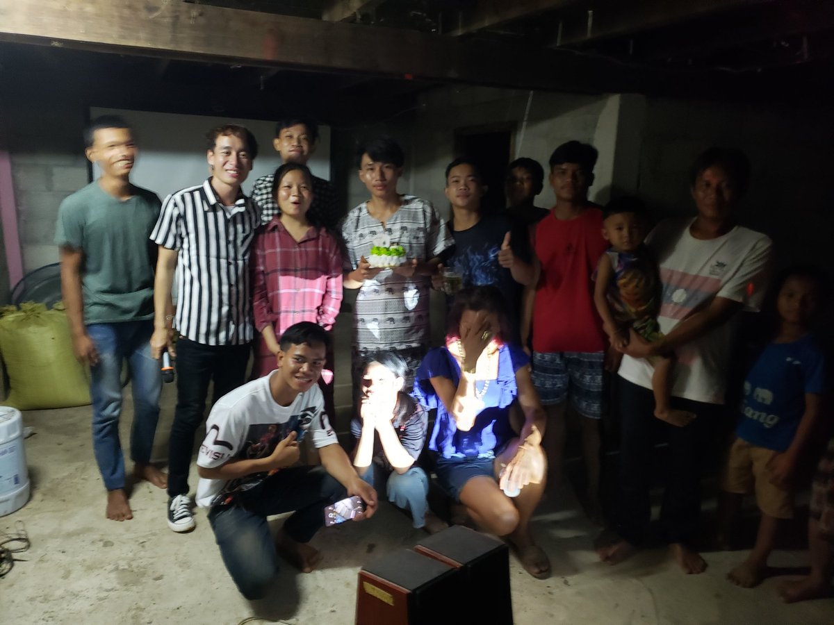 Phe018's tweet photo. ສຸກສັນວັນເກີດນະ https://t.co/uvFJMewopD