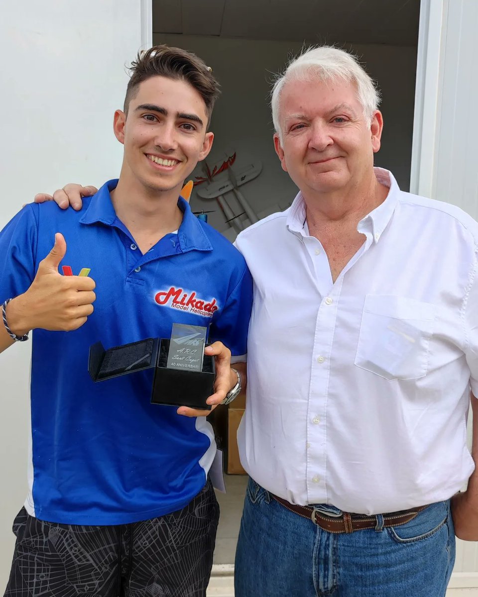 xavitc59's tweet photo. Mirko Cessena (campeon del mundo), Marius Gehle, Valerio Botto, Antonio Gomez y hasta un total de 50 pilotos nos han maravillado con sus acrobacias extremas. https://t.co/3NxmWOsAcN
