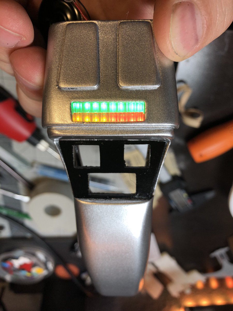 GeekToyLove's tweet photo. Installing the main circuit board https://t.co/dCh1ZFUoCU