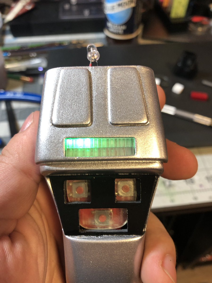 GeekToyLove's tweet photo. Installing the main circuit board https://t.co/dCh1ZFUoCU