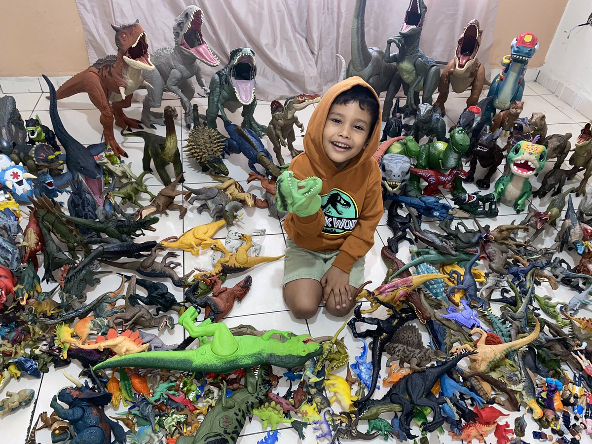 MarBravo6's tweet photo. #ConJurassicWorldAHawaii https://t.co/MSCrlZmXwz