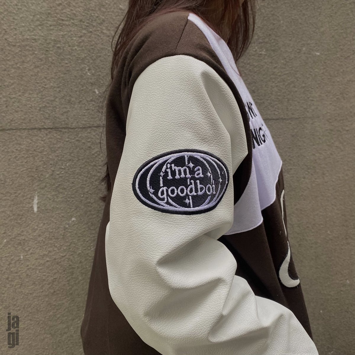 jagiyaaz's tweet photo. THV varsity jacket🤍🤸‍♀️💨 https://t.co/TLQXhFB80o