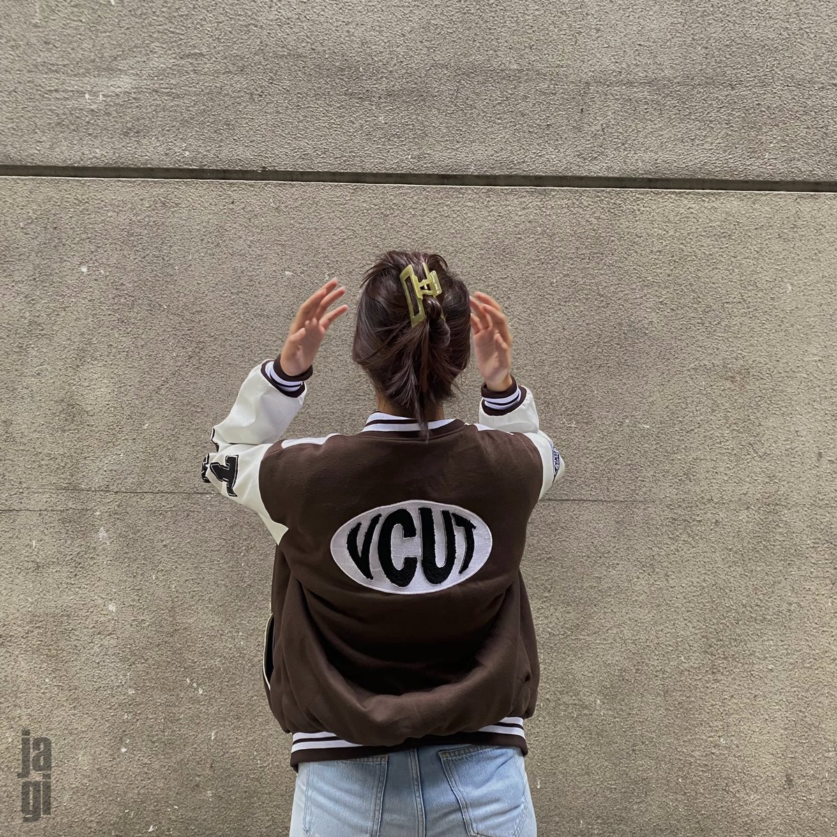 jagiyaaz's tweet photo. THV varsity jacket🤍🤸‍♀️💨 https://t.co/TLQXhFB80o