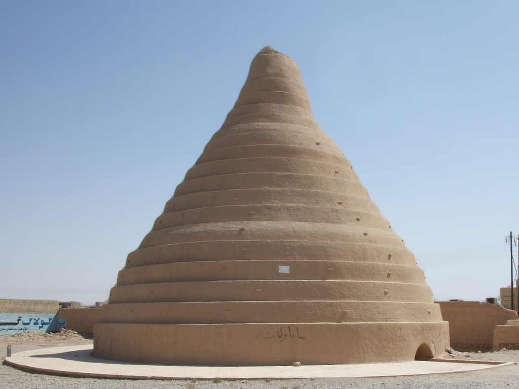 historydefined's tweet photo. Yakhchāls were a type of evaporative cooler used to store ice. Primarily found in Persia, their widespread use began in 400 BCE, allowing the storage of ice year-round. Photo by Pastaitaken. https://t.co/A4QbhTk87e https://t.co/eU7U573zg6