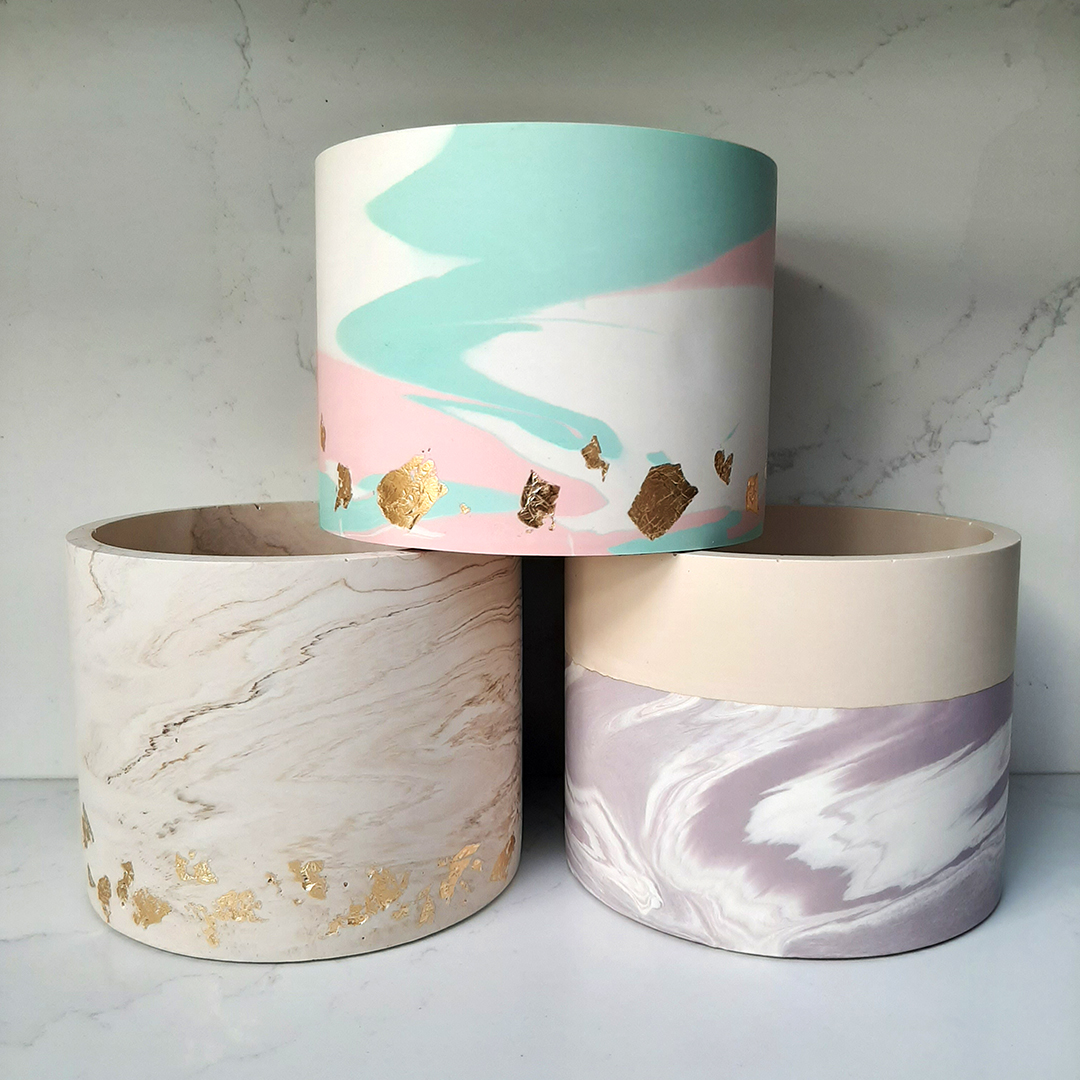 We’ve been keeping a secret… our new home accessories collection! We have a fabulous range of soap dishes, coasters and plant pots, handmade in Jesmonite. We also take commissions.
#jesmonitehomeware #jesmonitedecor #makersgonnamake #londonmakers #craftshow #craftmarketsuk