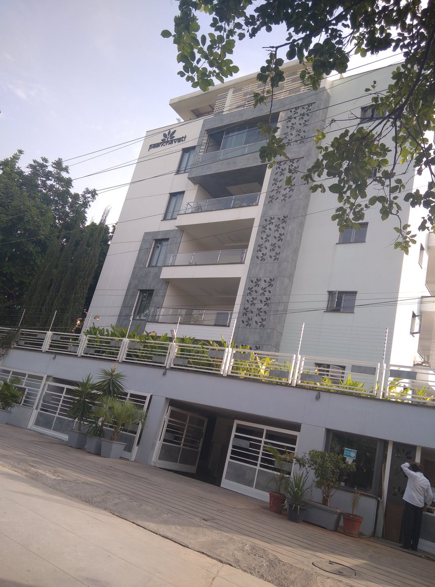Vennela0001's tweet photo. Today I visited #RamCharan𓃵 #RamCharan house😍😍it's simply superb.... 
#ManOfMassesRamCharan
#RC15 #RC16 #RC17 https://t.co/oo3Q22SSg6
