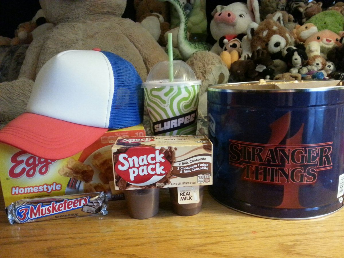IAmSnailGod's tweet photo. I was too busy watching and forgot to post this on Friday but boy was I taking Stranger Things Day seriously #StrangerThings https://t.co/5TSZH3H4qu
