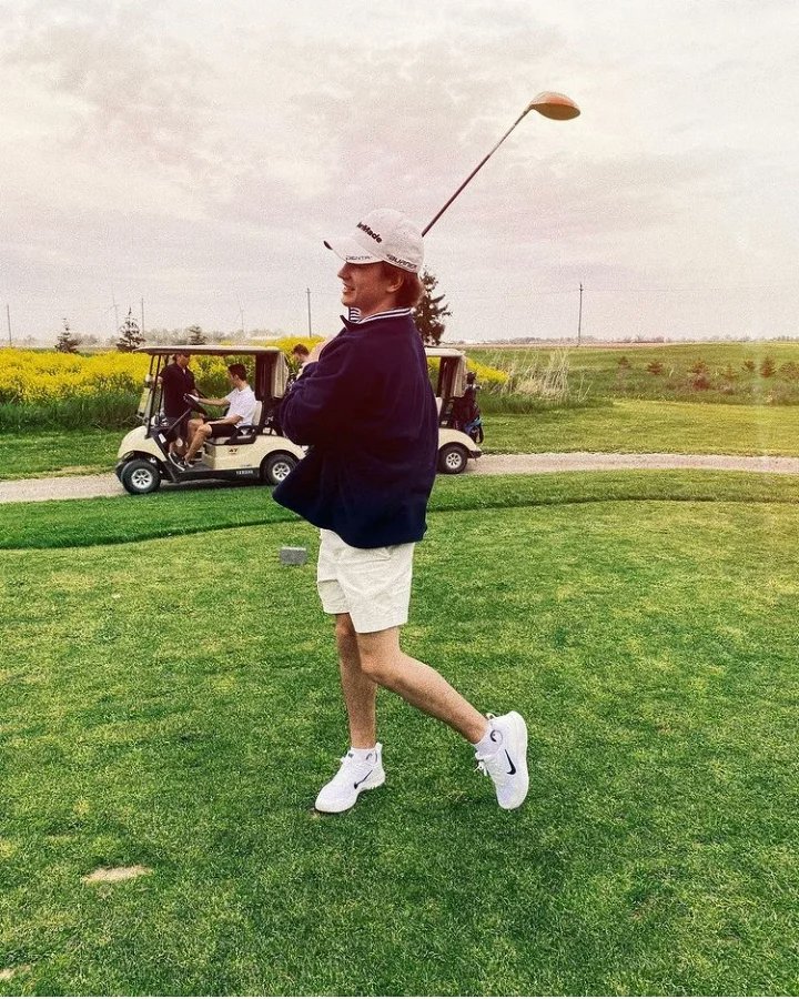 pdxblythe69's tweet photo. Got in some golf with the boys today. #likefatherlikesons #SamandHeath https://t.co/vtw5XCkBrq