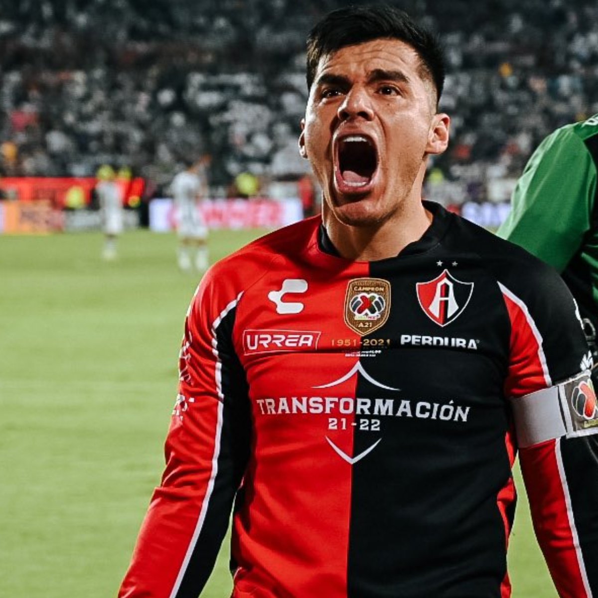 Saluden al único futbolista que ha sido DOS VECES BICAMPEÓN en los torneos cortos de la Liga MX. Bicampeón con el León y bicampeón con el Atlas. De pie ante Aldo Rocha. HISTÓRICO. 

📷 <a href="/AtlasFC/">Atlas FC</a>
