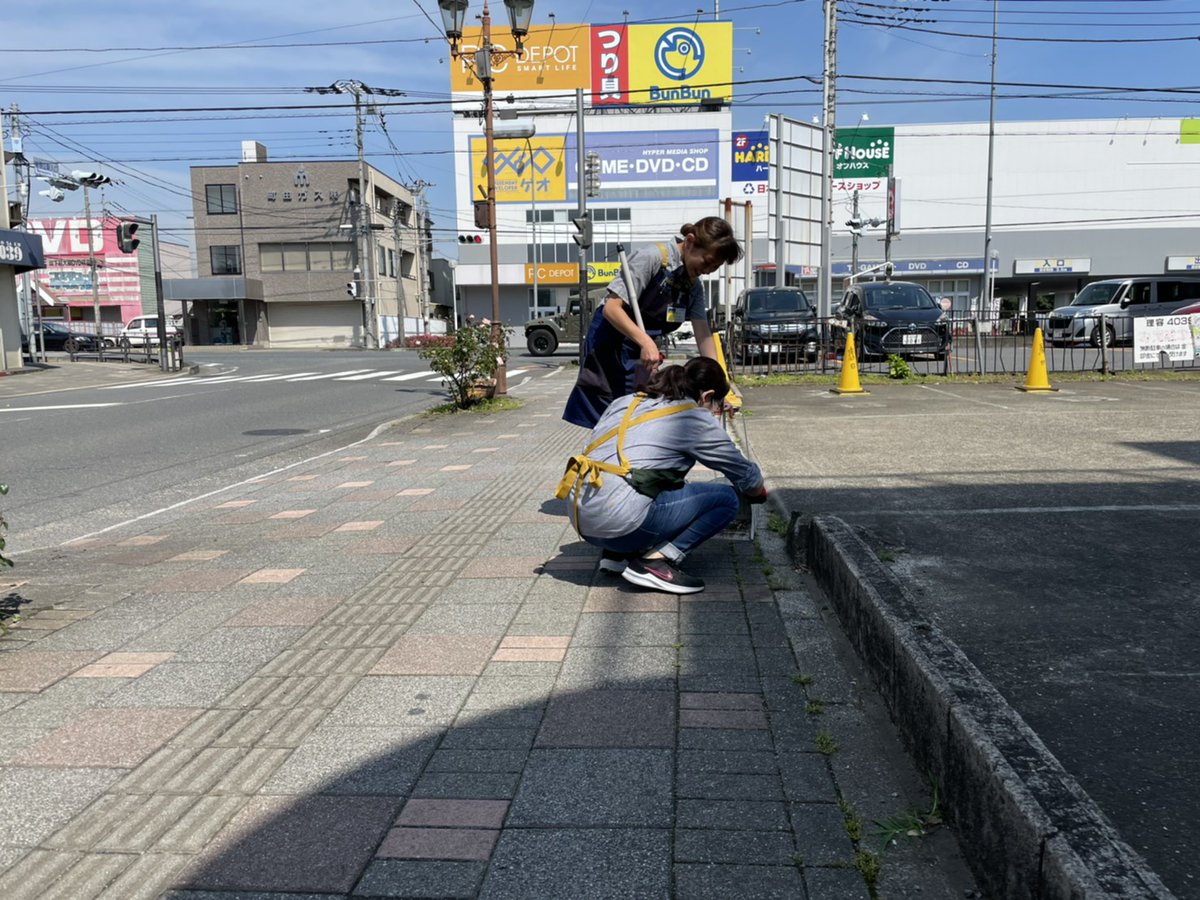 offsayama's tweet photo. こんにちは☀
ハードオフ・オフハウス16号狭山店です😊
本日は5月30日、ごみゼロの日にちなみまして、
新狭山駅前通りの清掃を行いました✨✨
町内会の方とも交流でき、
爽やかな朝の始まりでした🌿

#ハードオフごみゼロの日地域貢献 https://t.co/gtHAlugKTj