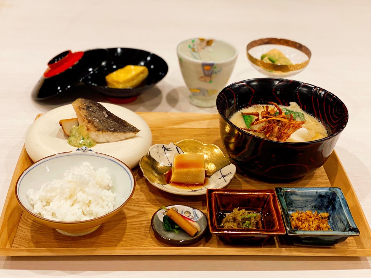 錦市場に新オープン！ちょっぴり贅沢な気分になれる絶品朝食を提供！完全紹介制のイノベーティブ懐石料理店「錦ゆしん」 

prisa-media.com/2022/03/07/yus…