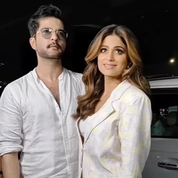 AmanSin97241522's tweet photo. Who is your all-time favorite? 😍 🥰

Vote Here:- https://t.co/D2afU6yAdL
.
.
#TeJran - Retweet
#ShaRa - Like 
.
.
.
#ShamitaShetty #RaqeshBapat #ShaRa #ShaRaFam #TejRanFam #TejaTroops #TejasswiPrakash #KaranKundrra #TejRan𓃵 https://t.co/zpGF4gcXB8