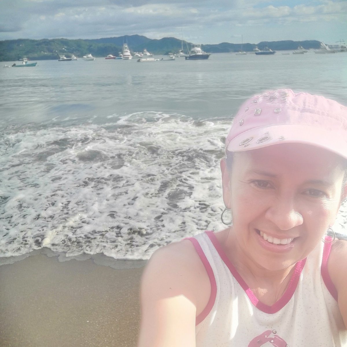 irigorcha's tweet image. Hace unos días atrás,, andaba de paseo en Playa Potrero Guanacaste, acá en Costa Rica 🥰🏖️🇨🇷💙🚣‍♀️🏄‍♀️🏊‍♂️