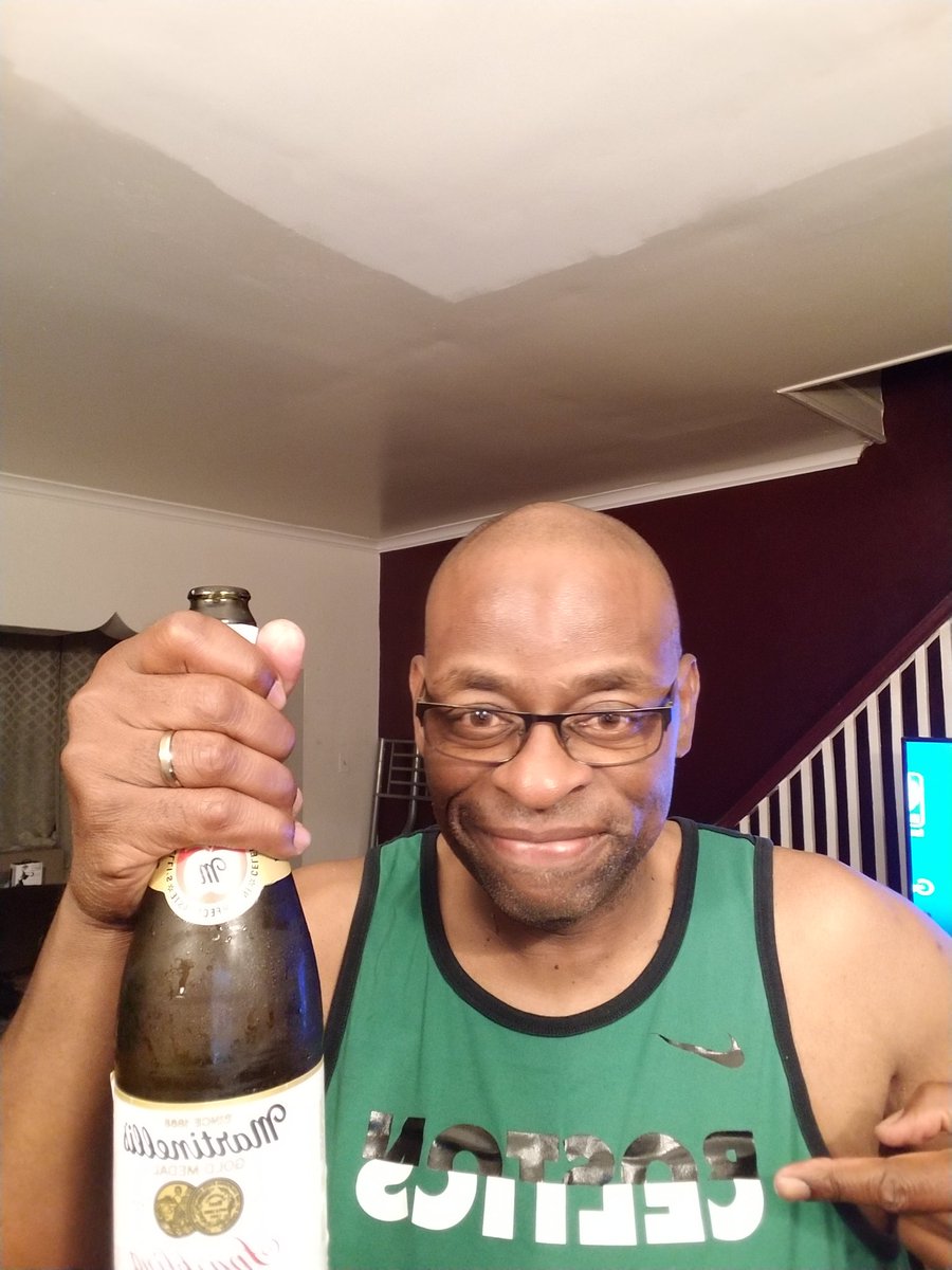 YENDO28's tweet photo. @angelasearles94 @CelticsContessa
It's not champagne but I was waiting to "pop" this bottle tonight!
#ECCHAMPS
#BOSTONCELTICS https://t.co/tyL9WmPrGP