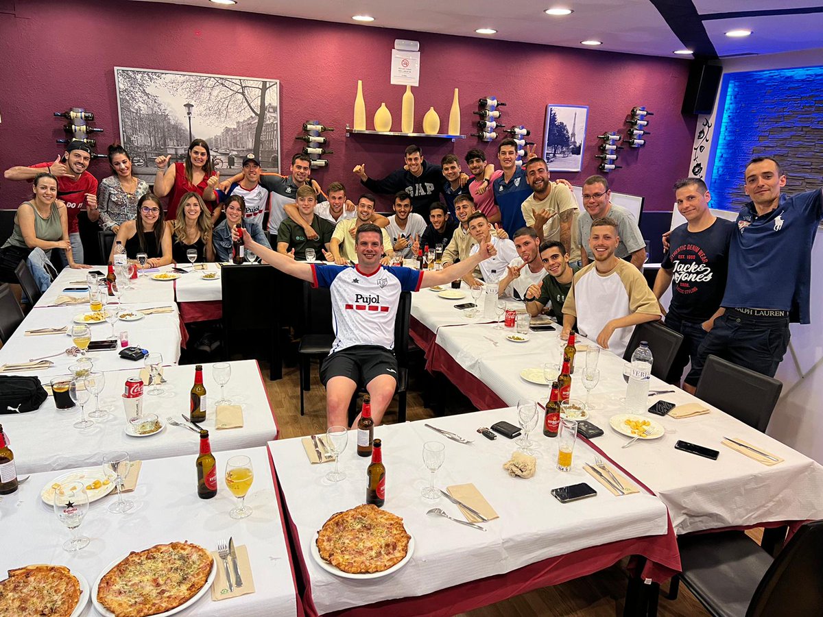 Nos vamos de copas! @FCJMollerussa ⚪🔵🏆🍍 #copadelrey