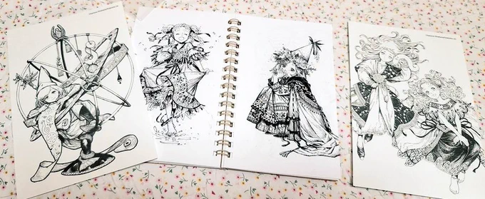 @ibrik_commu 고깔모자에 들어온거슬...환영합니다....
앞으로 나올 한정판도 놓치지 맙시다 작가님이 툭하면 그림화집을 내놔요.... 
