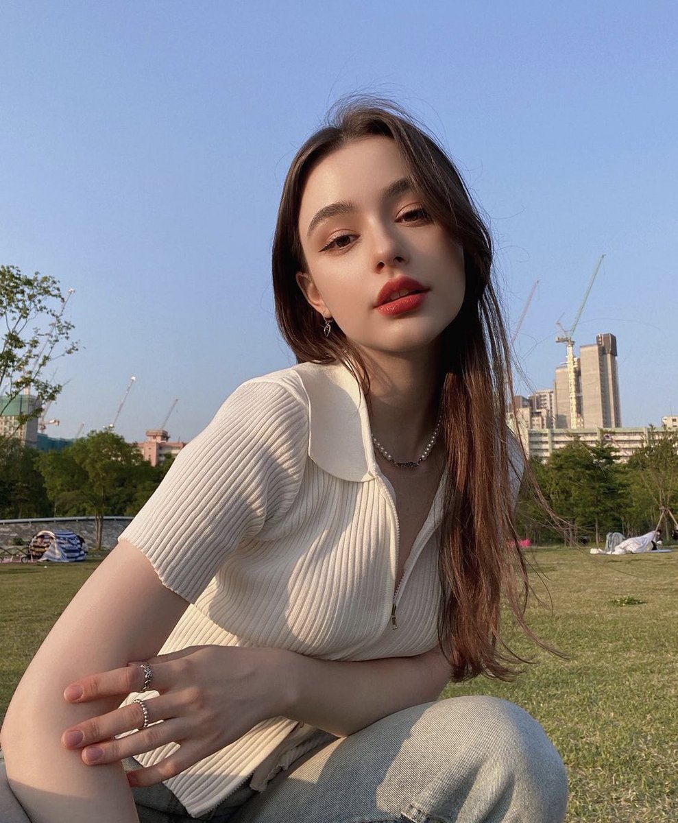 dashakaaa's tweet photo. It was a good day. I'm in love with sunny weather and Han River. 🤍 https://t.co/aQXhRXtphY