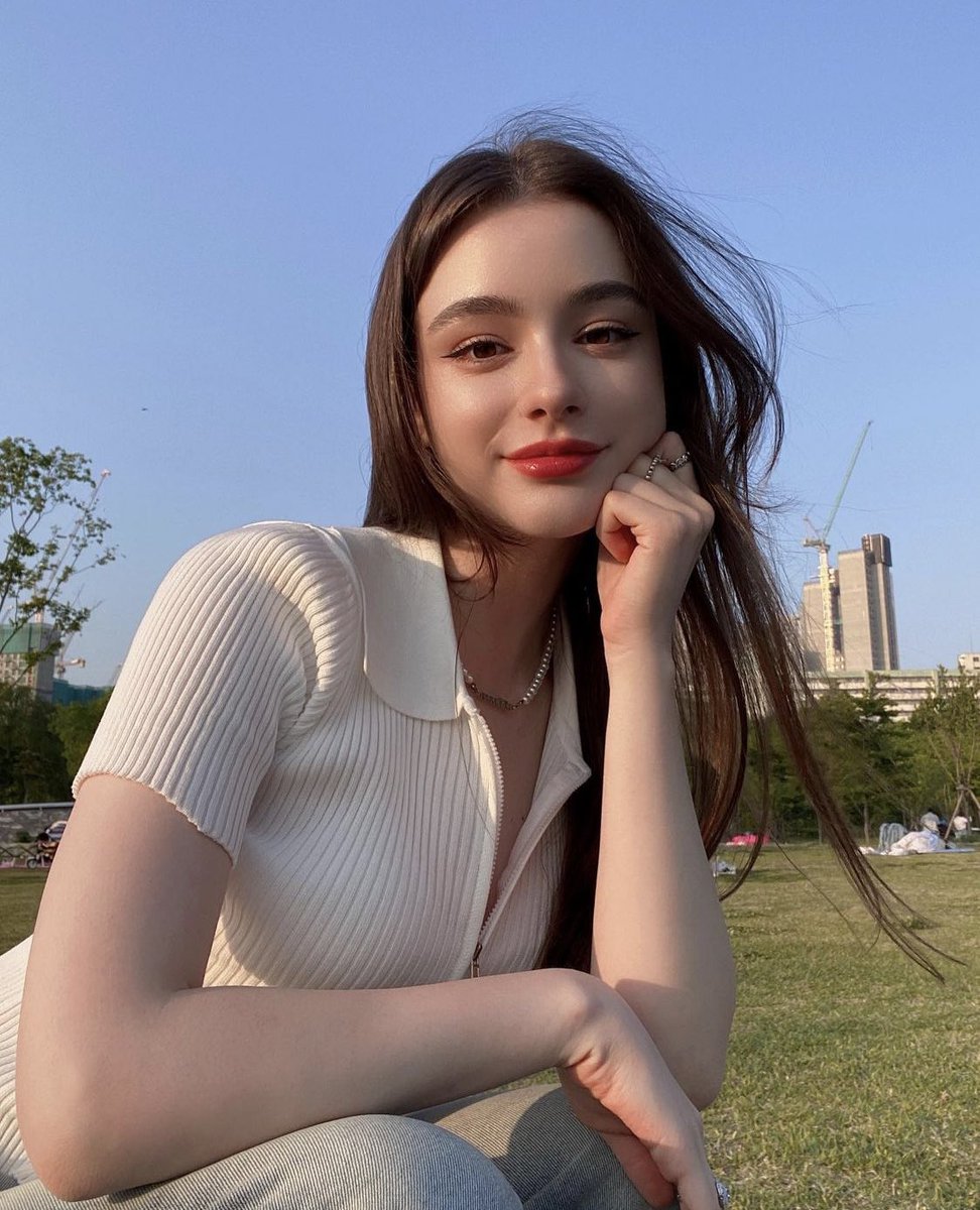 dashakaaa's tweet photo. It was a good day. I'm in love with sunny weather and Han River. 🤍 https://t.co/aQXhRXtphY