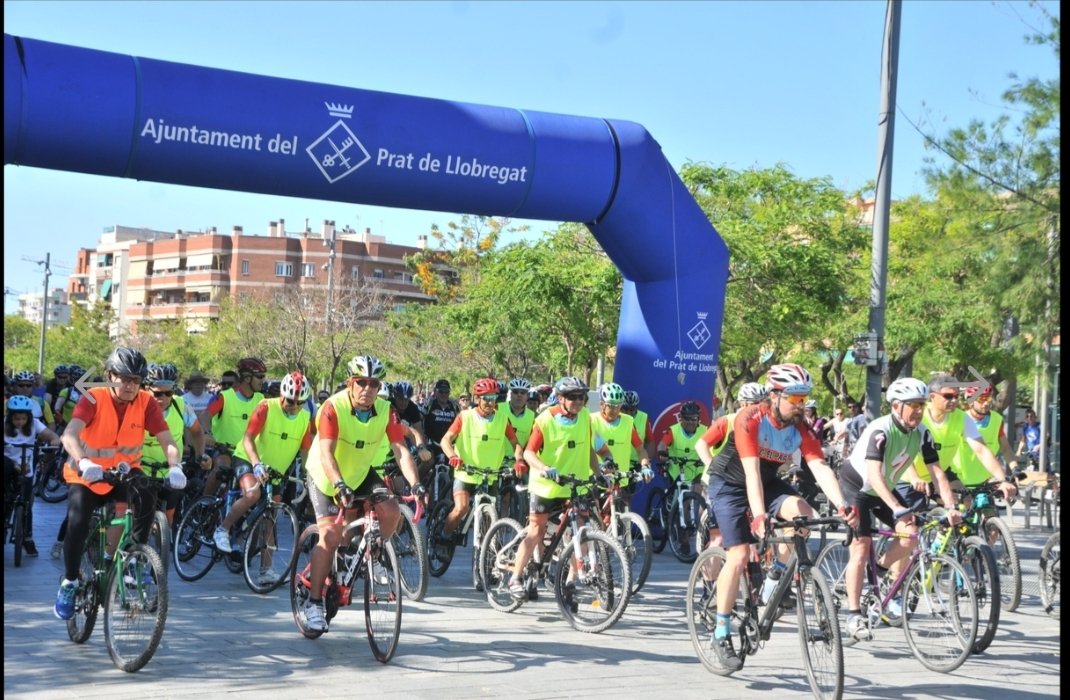 periodicdelta's tweet photo. 👉Al Parc del Riu hi hauran preparades un munt d'activitats per totes les edats
#ElPrat #esportifamilia #sensecotxes #bicicletada
#bici
https://t.co/D4mlnxoCZb vía @periodicdelta https://t.co/hbgMpf09v5