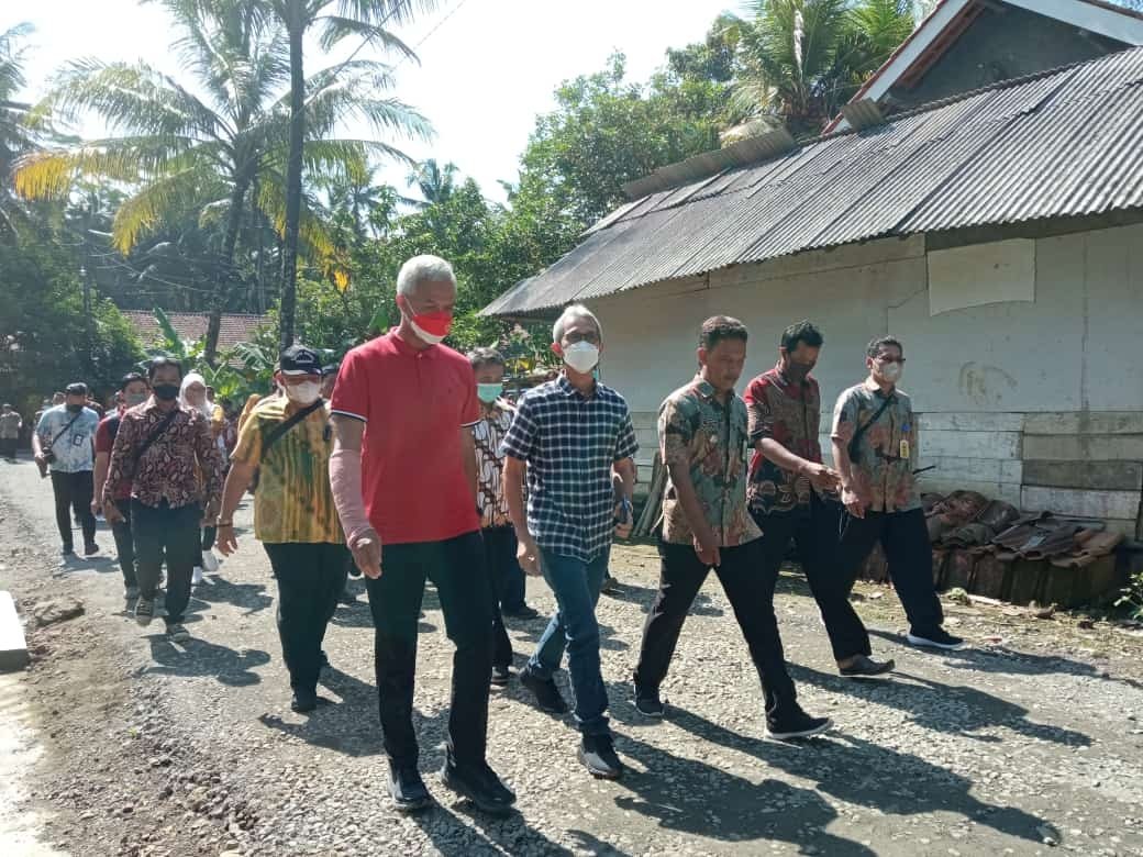 Kantor Desa Karangsari tweet media