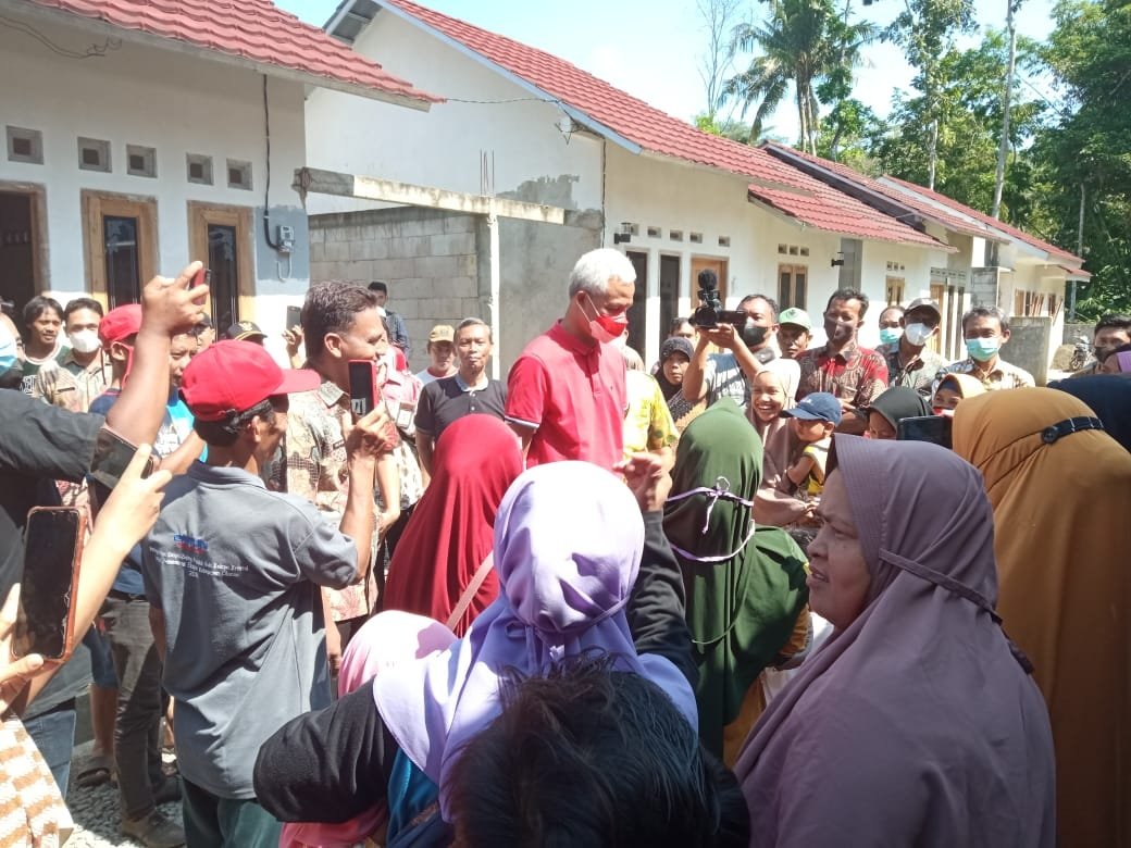 Kantor Desa Karangsari tweet media