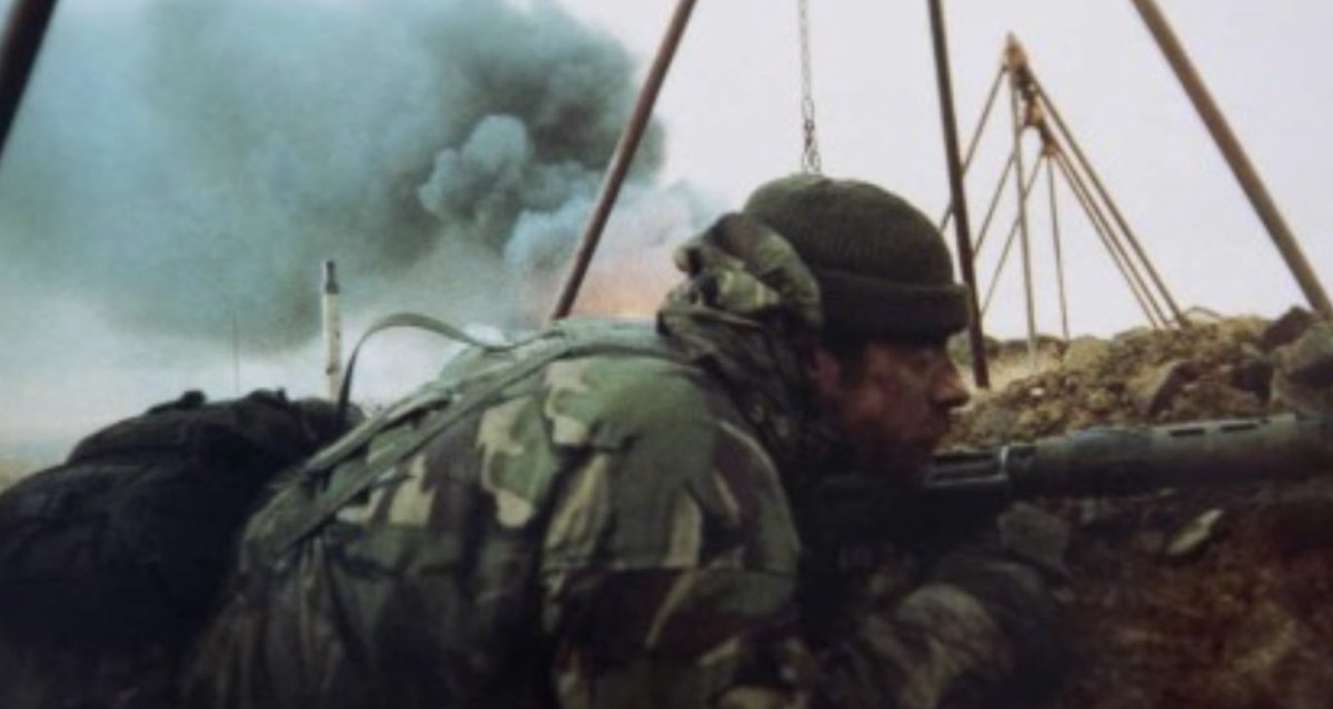 TheParachuteReg's tweet photo. #OTD @2PARA_HQ fought and defeated an Argentine force over twice their size at Goose Green. The battle was costly but set the tone for the British Land Campaign to recapture the Falklands.
A remarkable feat of arms.
#UtrinqueParatus

https://t.co/nzOoCrcvJQ https://t.co/vASEg7CfGs