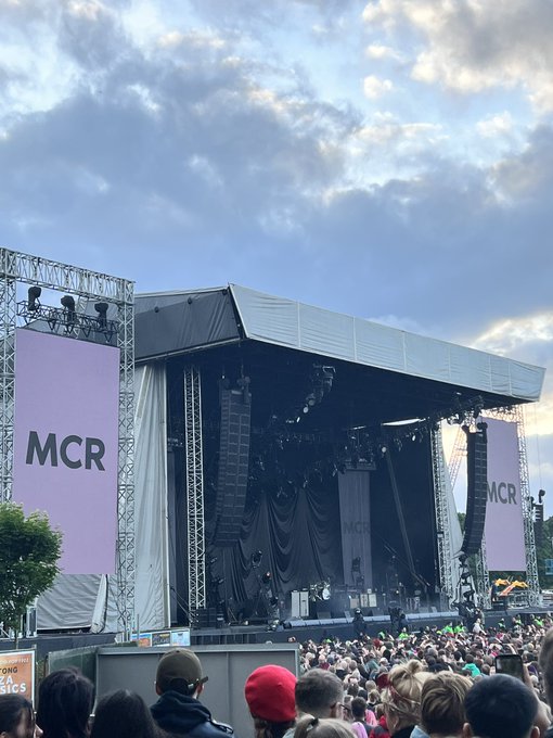Cant tell you how surreal and incredible tonight was! MCR we&rsquo;re evrything I&rsquo;ve imagined all these years