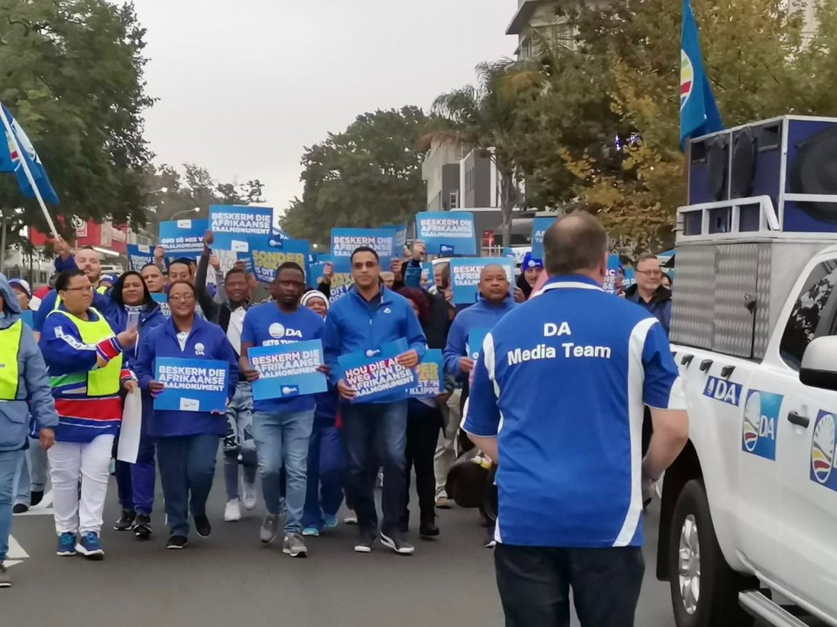 Our_DA's tweet photo. Today, the DA in collaboration with Herman Kleinhans and other leading Afrikaans artists present a historic protest concert in Paarl against the ANC's plan to remove Afrikaans from the Taalmonument.

#WysJousTaal https://t.co/wLZ1My2ZXZ