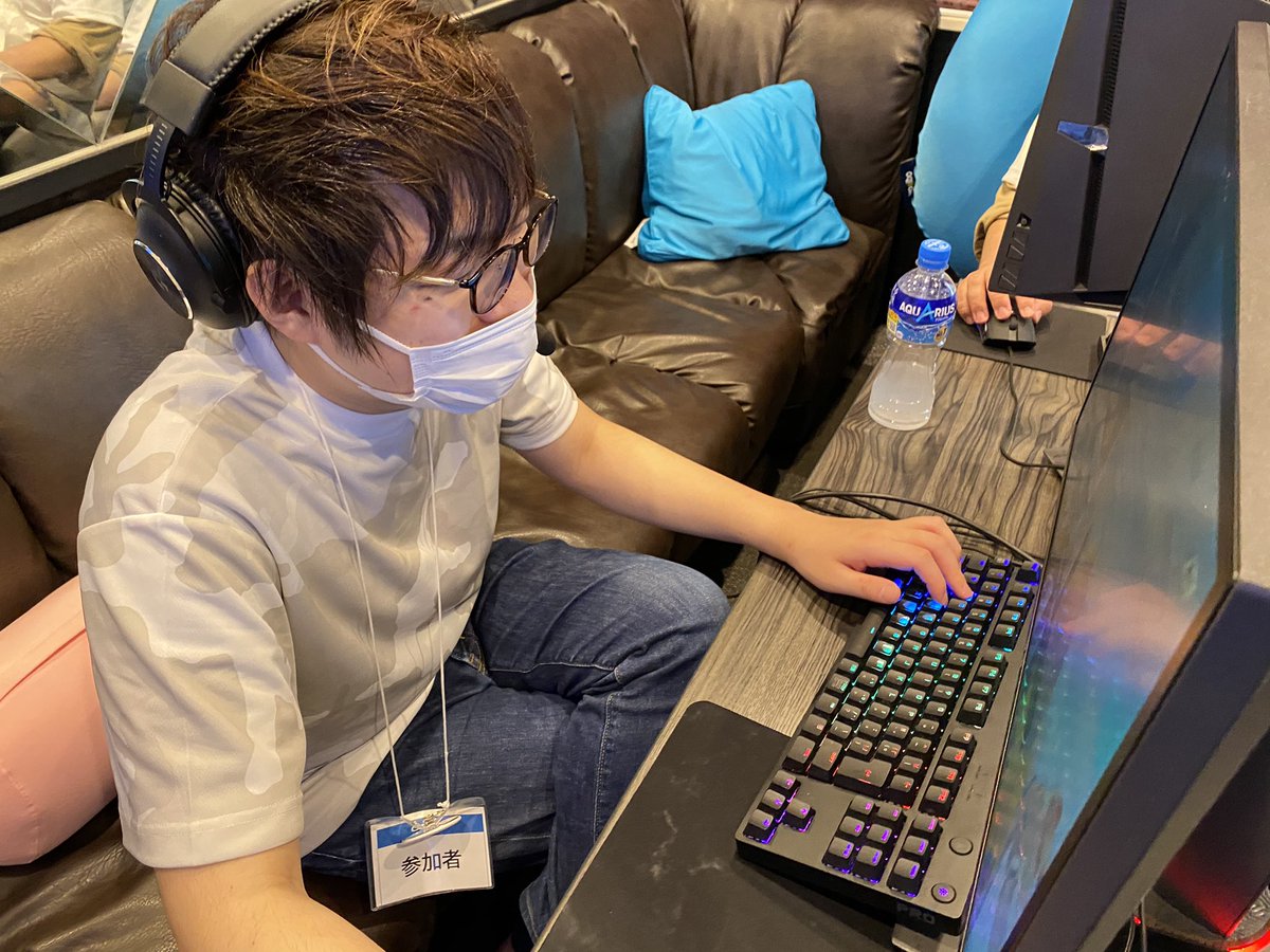 ePARA_official's tweet photo. #FPSFortia
#Apex チームのブース
色々な人が参加してくれてる〜
頑張れ〜٩(๑'ω'๑)و
#ePARAユナイテッド
YouTube配信: https://t.co/2lxVuSg8lN
#ePARAカーニバル
#ePARA_CARNIVAL #ePARA #バリアフリーeスポーツ @sycom_jp #yogibo https://t.co/sHxGecRL2q