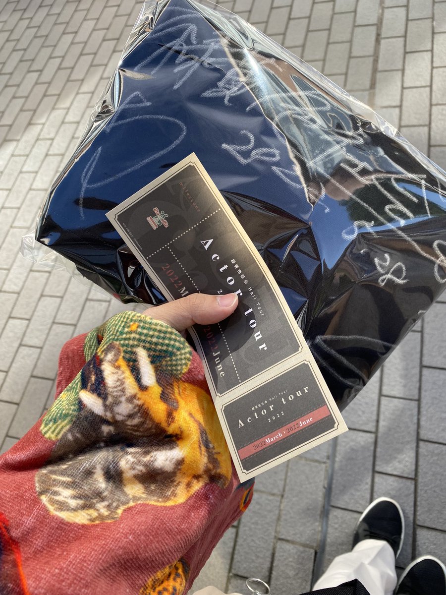 shoooooogogo's tweet photo. サイン入りTシャツ当たった！！！
激アツすぎる🔥

 #Actortour2022  #緑黄色社会 https://t.co/L8UxtT8iJT