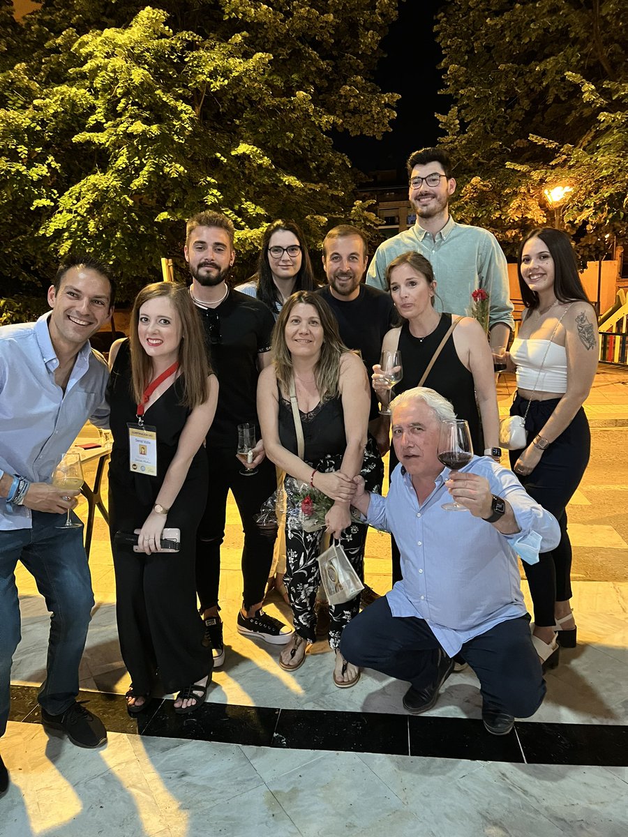 Gran velada con miembros destacados del #Clubdel10 ¡sois muy grandes y lo pasé genial, gracias por acompañarme! 

#CyACartuja #FP #comunidad #Nosayudamos #amistad 

<a href="/Crtshrd/">Rubén Cortés </a> <a href="/Sensi_Valle/">Sensi Valle</a> <a href="/julylg83/">Julián Liñán Gómez</a> <a href="/Angie_granada1/">Angie Jimenez</a> <a href="/leonlopezcesar/">César León</a> <a href="/ineslart/">Inés Muñoz</a> <a href="/AlfonsoLatJim/">Alfonso Latorre</a> <a href="/MarinaBalba/">Marina Bautista💫 #TechnovationGirlsMadrid🚀</a>