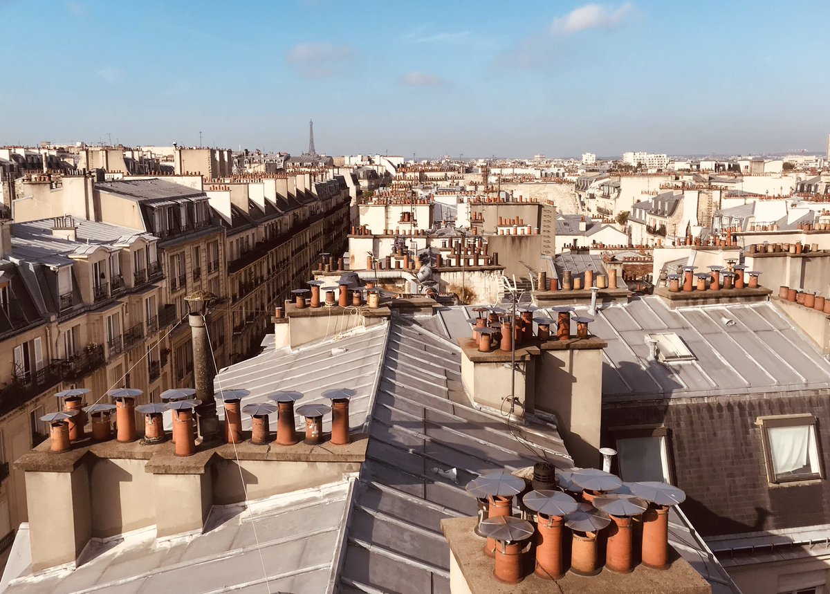 DFFloyd98's tweet photo. Bonjour Paris! @Mount_Kelly @GuyAyling #Paris #France https://t.co/YKT97LmpLn