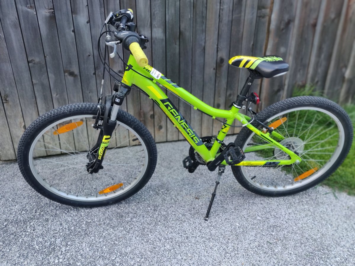 papsl's tweet photo. #Prodam otroško kolo 24"🚲, primerno za kolesarski izpit ali vožnjo kar tako. 
Odličen letnik, bogata dodana oprema:
- 21 prestav
- prestavne ročice na krmilu (kot Ferrari)
- bio naravna klima  🍃  
- vzmeteno prvo kolo
- odlična vidljivost
- garažiran, servisiran, prvi lastnik🏅 https://t.co/5tqFXyDE5S