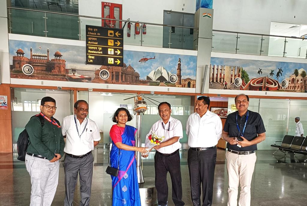 PawanHansLtd's tweet image. Govt of Karnataka Officials led by Ms Hepshiba Rani Korlapati
Joint secretary to Government 
Infrastructure development , ports and inland water transport department, visited Rohini Heliport today.