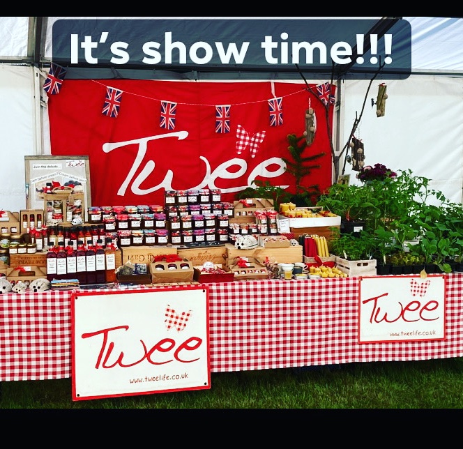 TweelifeUK's tweet photo. It’s show time @hertscountyshow Come and see us in the @madeinherts marquee!! 😄 #herts #chilterns #countyshow #showtime #homemade #shoplocal #shopsmall https://t.co/gL8aj15kHX