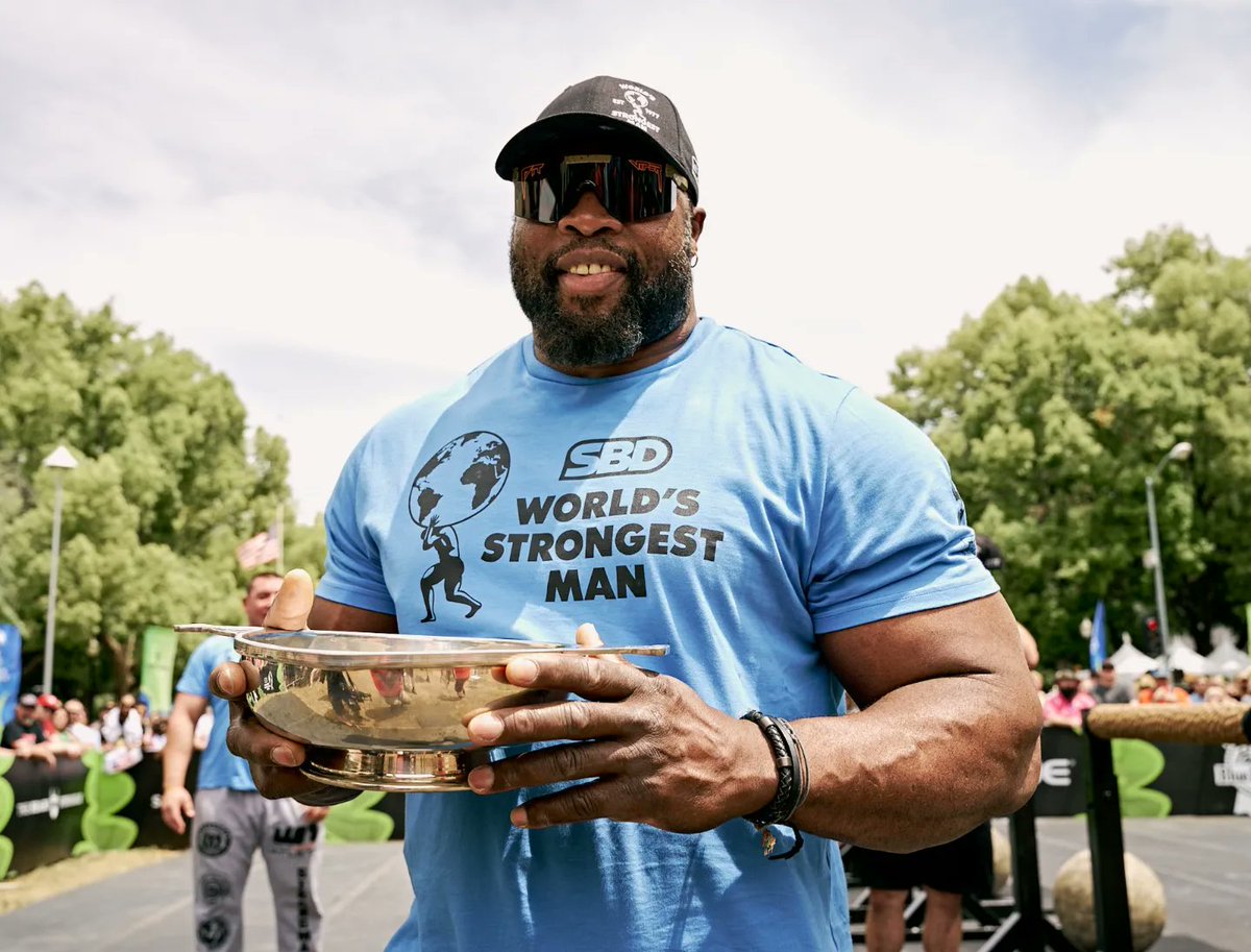 Honoured to receive the Jimmy Pollock award for my Contribution to the Strongman Sport 👍🏾
Thankyou 
<a href="/WorldsStrongest/">SBD World's Strongest Man</a> <a href="/SBDApparel/">SBD</a>