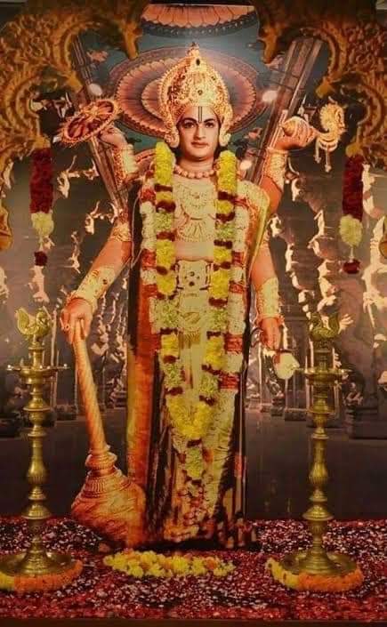 నిర్వసన, వాసాన్న సంక్షేమ 
స్వాప్నికుడు..
నిష్క్రియా ప్రచ్ఛన్న సంగ్రామ 
శ్రామికుడు..
నిరత సంఘశ్రేయ సంధాన 
భావుకుడు..
💐🙏🏻💐
