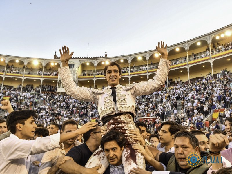 tellez_fernan's tweet photo. …y lo fue, ya lo creo que lo fue.

Gracias a toda la afición de madrid por hacernos vivir un momento inolvidable.

📸plaza1 https://t.co/uMp1nvdzZM