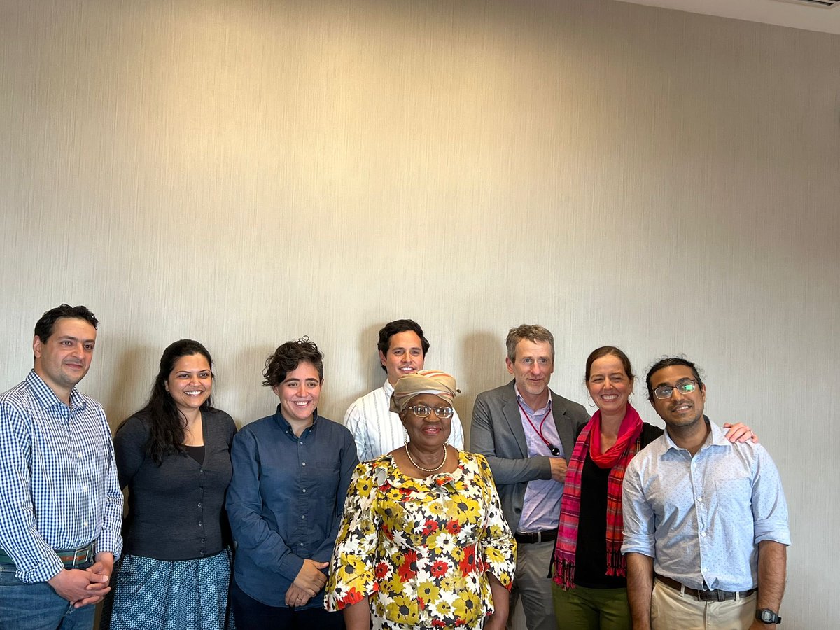 NOIweala's tweet photo. Great honour to be the 2022 @MIT Commencement Speaker. Spoke on the intersection of science, social science and public policy in solving todays global problems. With President Rafael Reif, @MITEcon Faculty, @MITdusp Faculty and Doctoral Students. https://t.co/4T2riz6lmD