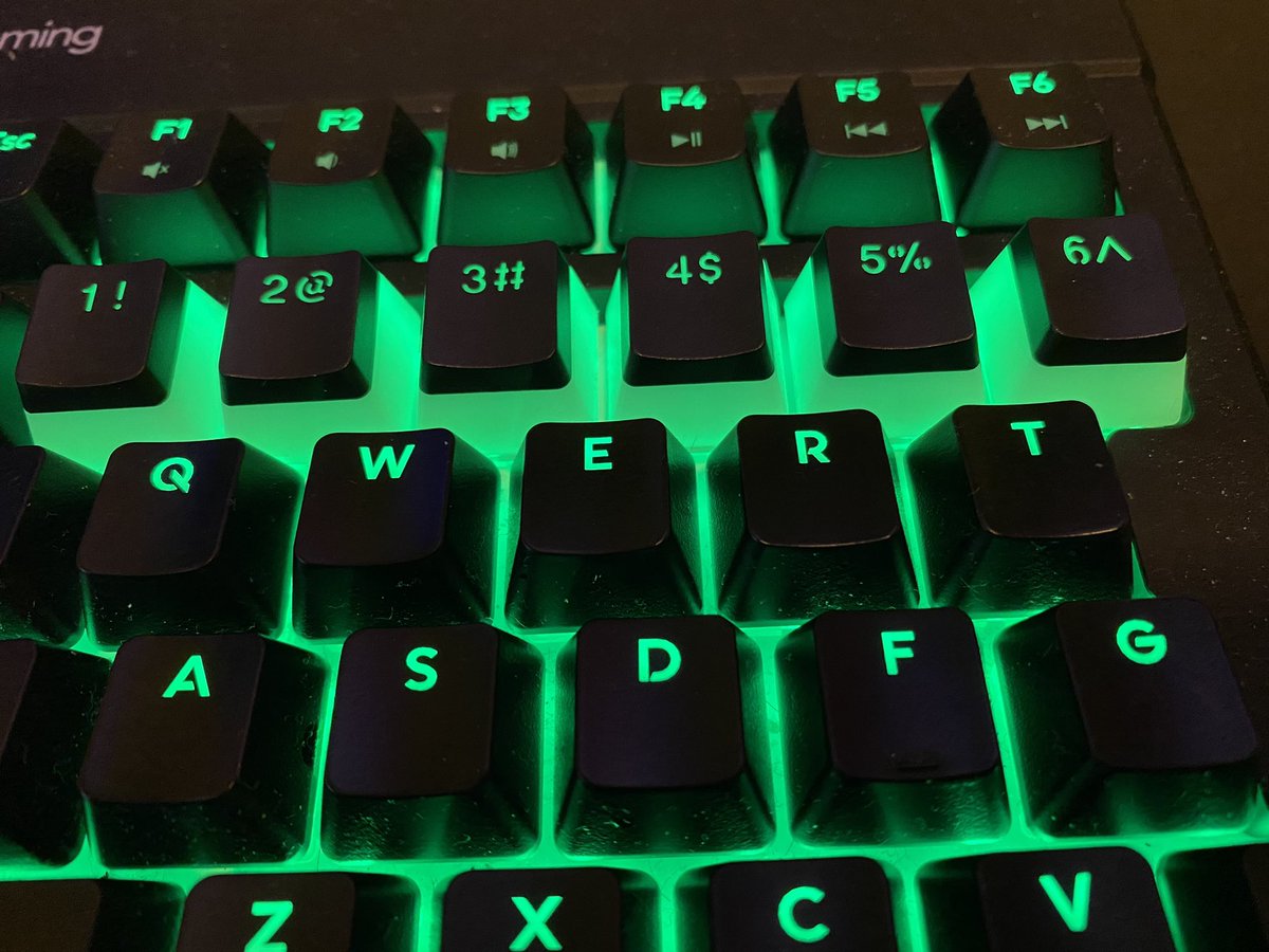 jcdavison's tweet photo. Mistakenly ordered the wrong size (depth) of numerical keycaps - now the numbers are popping out with extra glow - 😍 loving it #hellanerdy https://t.co/a0EVHImXKs
