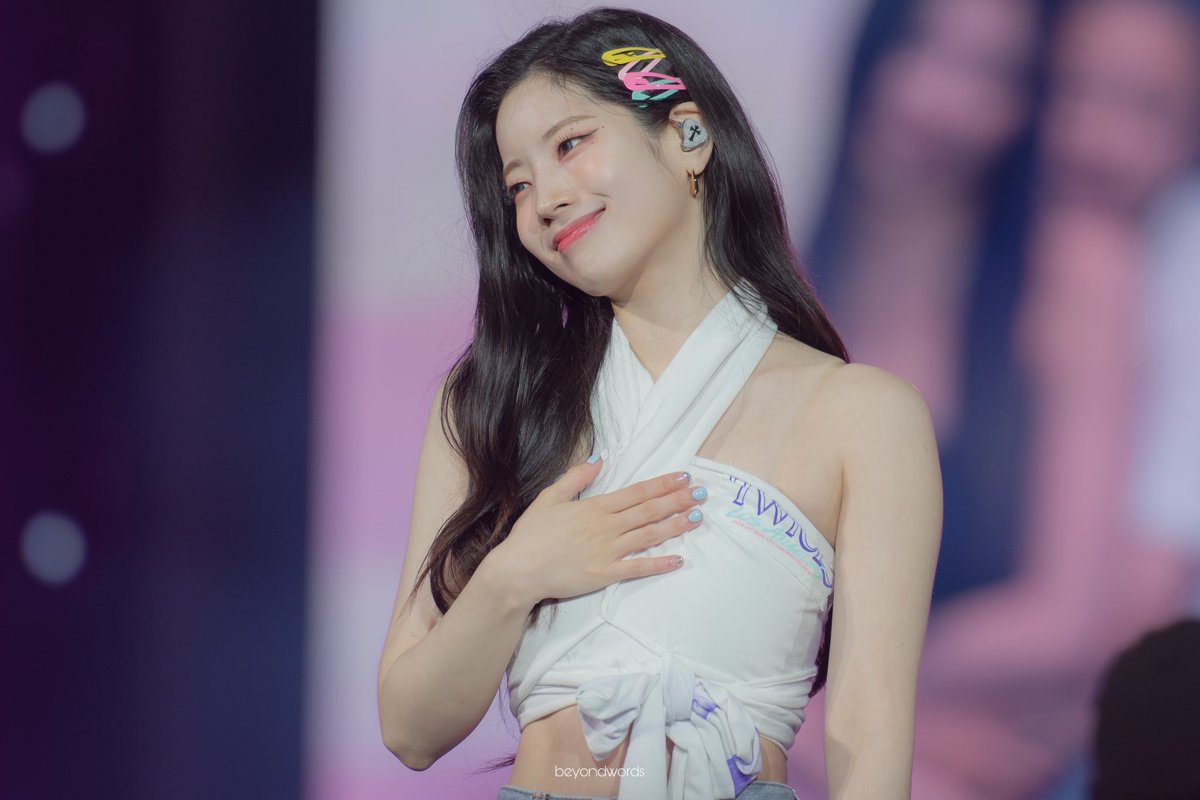 BeyondWords1020's tweet photo. #트와이스 #다현 #TWICE #DAHYUN 

생일 축하해 🫡♥️🌻
@JYPETWICE https://t.co/3eEDt9KM1Q