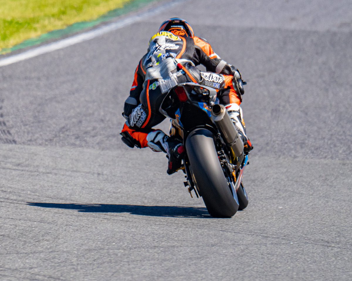 gijinkun1401's tweet photo. 🏍🏍🏍
2022 筑波ロードレース選手権シリーズ第2戦 予選
福永さんポールスタートです👍
・
・
・
#筑波ロードレース選手権
#2022筑波ロードレース選手権シリーズ第1戦
#筑波サーキット
#outrun #outrunracing https://t.co/3M1Qkr3CEK