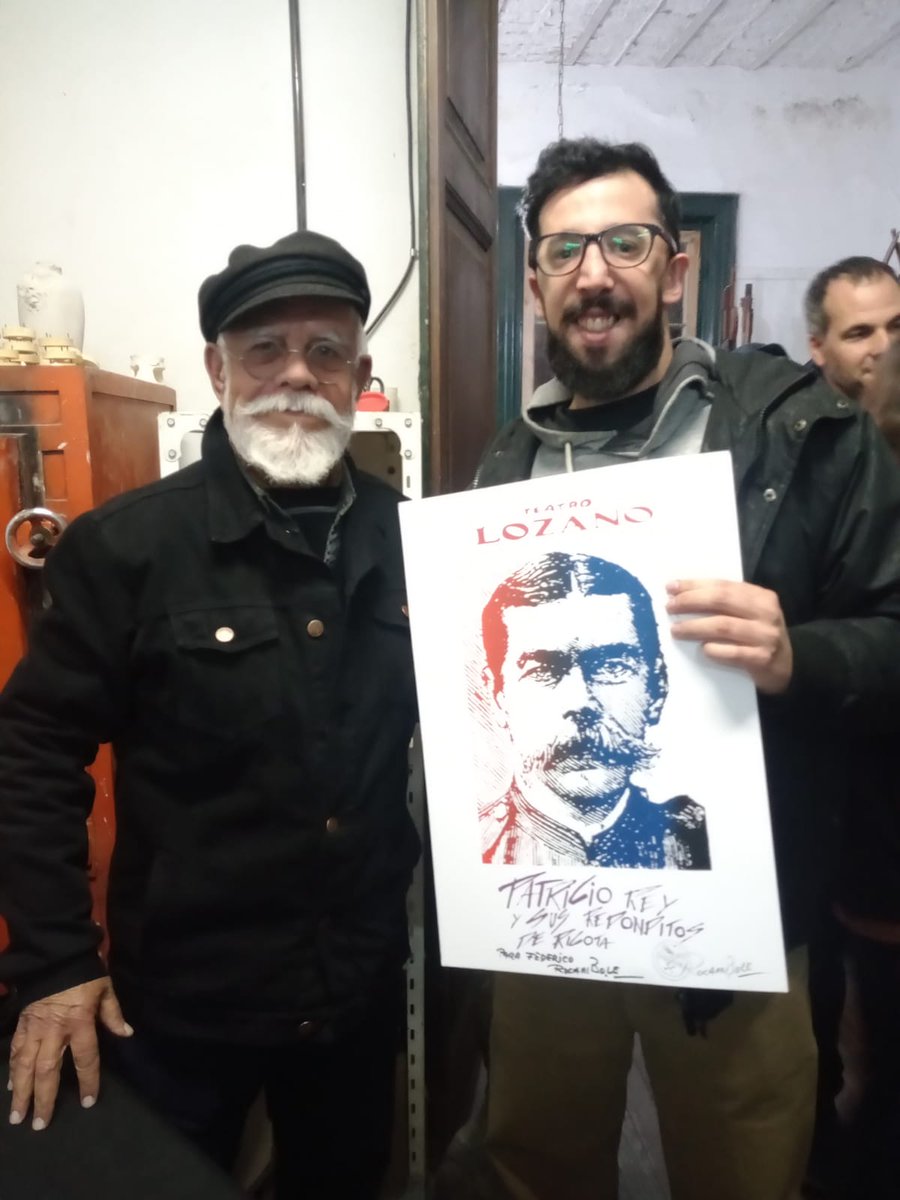 fede_eseB's tweet photo. Hoy fui a muestra del maestro #Rocambole y me pude sacar una foto con el que le puso imagen a la banda más grande del país.
De yapa cayó Skay y me pude sacar una fotito con el sonido de Los Redondos https://t.co/9OaKjiOjFa