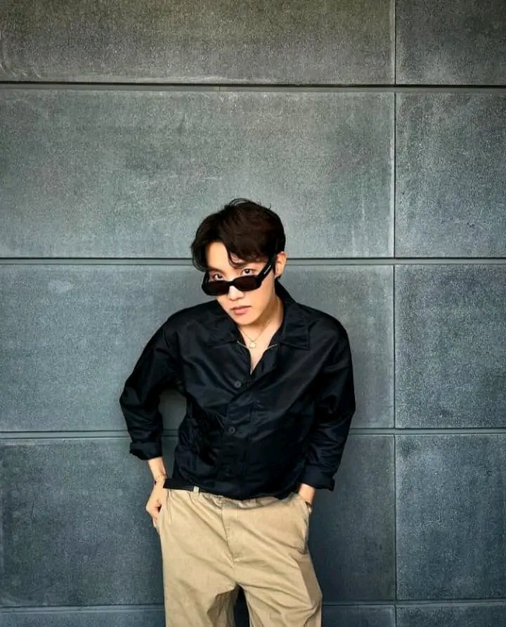 kim_tabassum's tweet photo. Your style is amazing and wonderful pictures.
You are so hot...🔥🔥🔥
#방탄소년단
#BTS_Proof
#JHOPE #bd_army https://t.co/oQjEnvKYP2