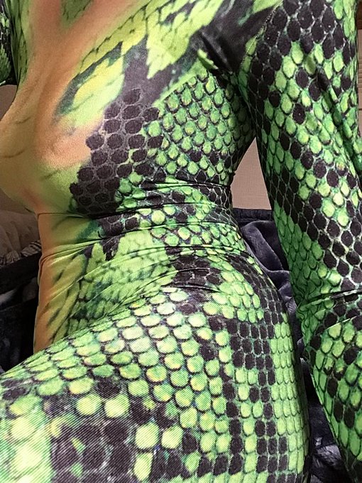 I love this snake zentai #zentai #crossdressing https://t.co/eb2jCXC1J0<a href="/tag/zentai"class="tags">#zentai</a><a href="/tag/crossdressing"class="tags">#crossdressing</a>