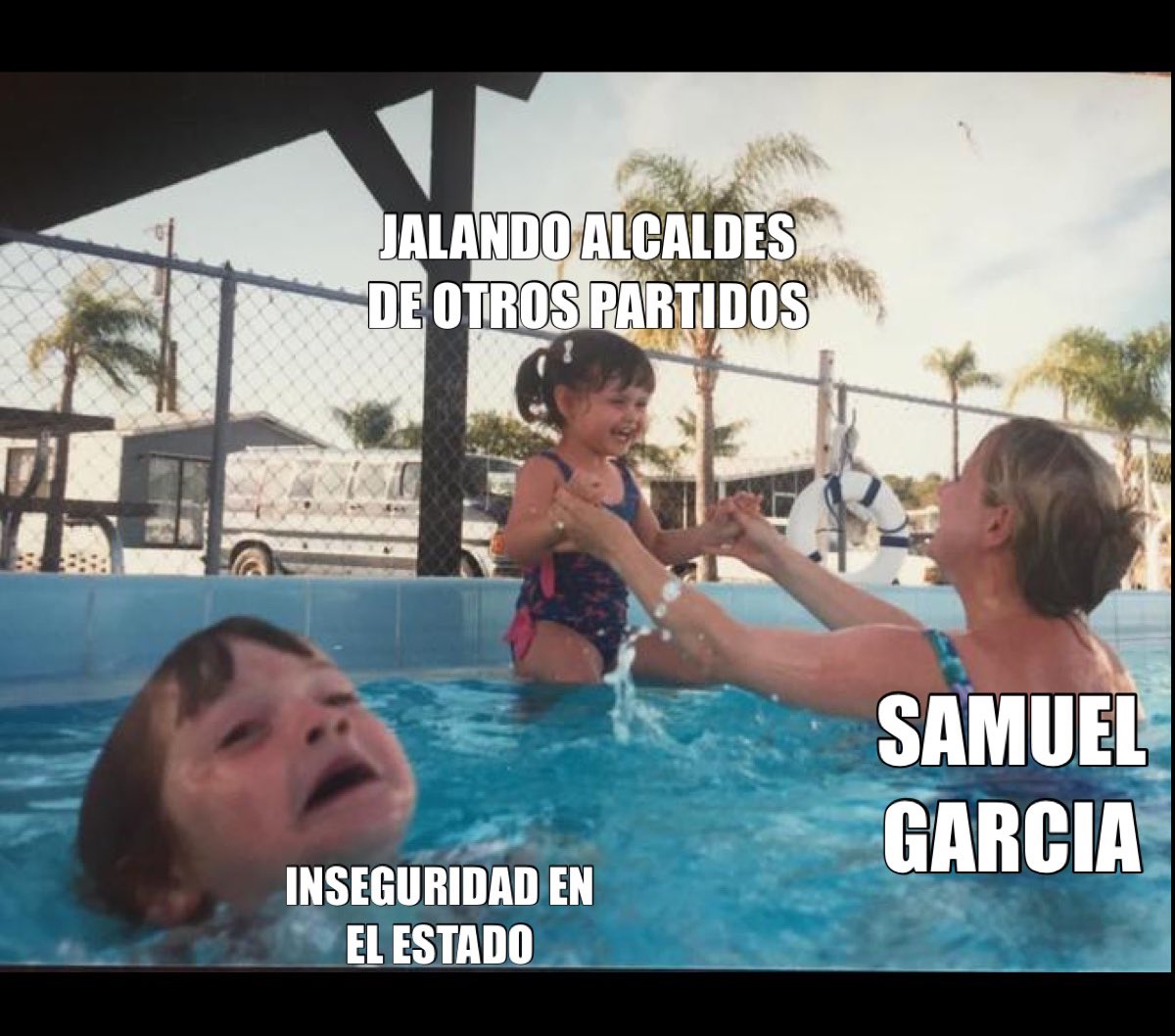 lorenadelagarza's tweet photo. Asi las cosas en el Nuevo Nuevo León. “Arraaaancate compadre” pero a gobernar que tienes a NL con crisis de seguridad, crisis de agua, crisis de feminicidios, crisis de transporte y un largo etcétera https://t.co/epm5gjJsCu