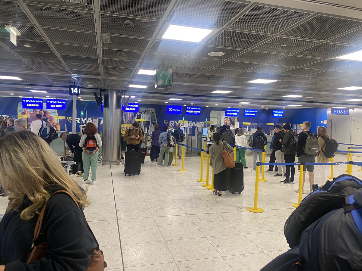 emanugg's tweet image. #DublinAirport   So smooth.. Ryan air not busy. Quick and easy to drop off bags. Would strongly recommend fast track security. From arrival in airport , thru security. Total 20 mins. Thank you Dublin Airport. Roll on the holidays!
